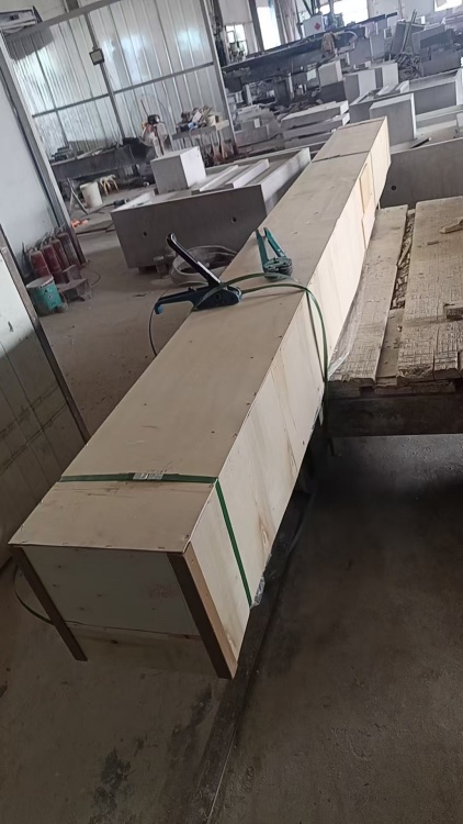 湖州老客戶定做的大理石平（píng）台4000*300*300mm發貨（huò）通知