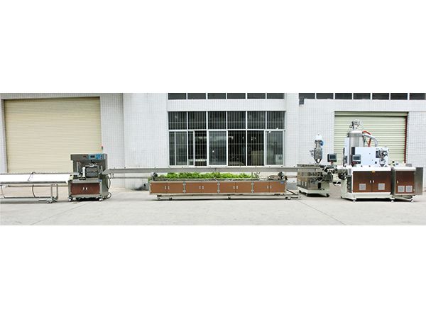 血路（lù）（透析）管、輸血管精密單螺杆擠出生產